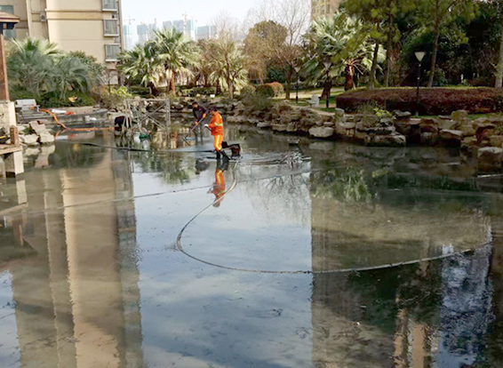 香洲景观池淤泥清理